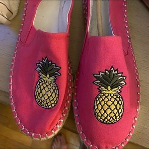 BNWT Size 7 Crown & Ivy Flats